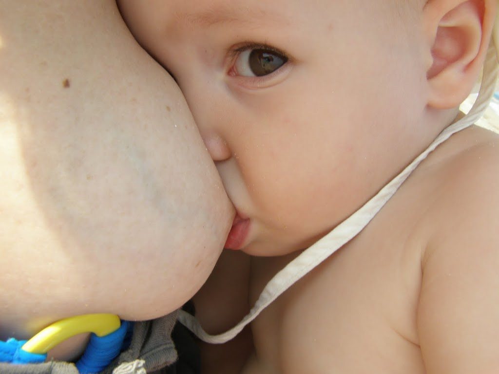 Breastfeeding_baby